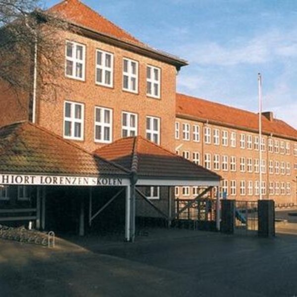 Bild der Hiort Lorenzen Skolen von außen