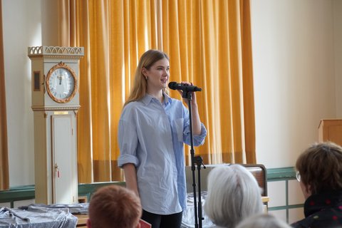 Poetry Slam zur offiziellen Neugründung des ZONTA Club Schleswig und Charterzeremonie im Rathaus: Mia Kießling