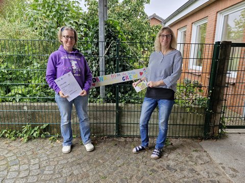 2 Personen der Kita Hornbrunnen: Svenja Lassen, Saskia Gottschalk anlässlich der Preisübergabe Stadtradeln 2024