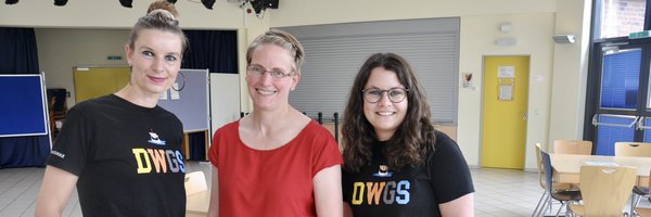 Jugendbeteiligungsprojekt „Zukunft aufgetischt“: Ann-Kristin Erdmann (Dannewerkschule) Kathrin Schäfer (Stadt Schleswig) und Jane Linnea Fetzer (Dannewerkschule) in der Mensa der Dannewerkschule