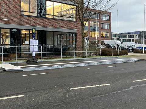 Bushaltestelle in der Königstraße mit modularem System für Barrierefreiheit