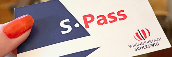 Das Foto zeigt den S-Pass der Stadt Schleswig.
