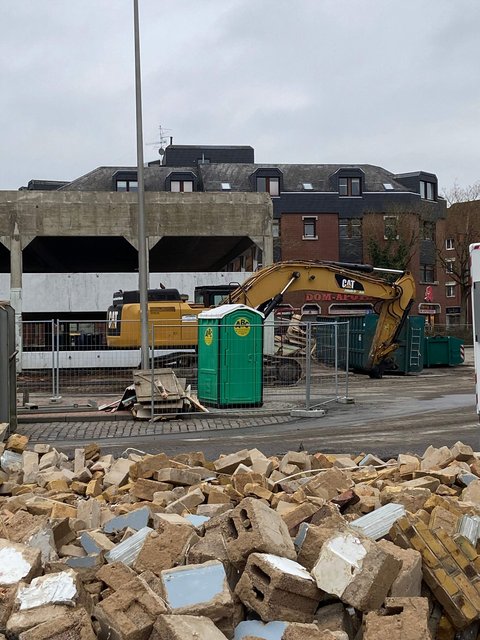 Parkhausabbruch ab 02.03.2026 - 50-Tonnen-Bagger und viel Bauschutt