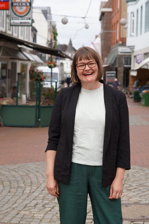 Sonja Riebandt in der Schleswiger Ladenstraße
