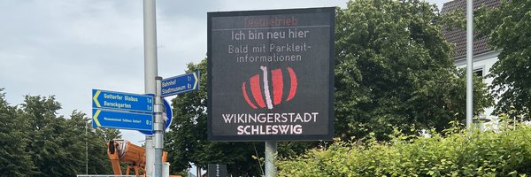 Digitales Parkleitsystem nimmt Gestalt an: LED-Matrix am Europaplatz in Betrieb