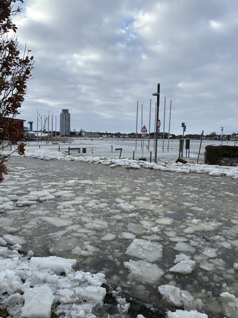 Schnee und Eisplatten an der Schlei