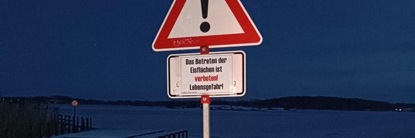 Schild mit Betreten der Eisflächen verboten Königswiesen