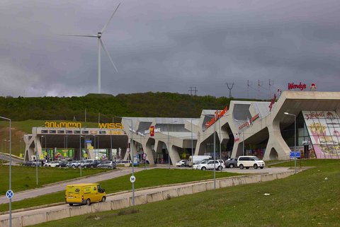 Tankstelle des Berliner Architekten J. Mayer H in Georgien