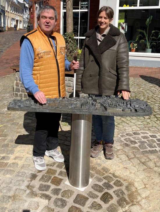 Stadtmodell mit Carsten Lasarsch und Josephine Schäfer