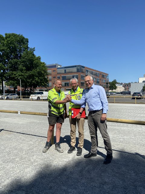 Neuer Interimsparkplatz an der Wiesenstraße Ove Jürgens, Firma Greve; Dirk Jürgensen, Fachdienst Tiefbau; Stefan Wesemann, IHK