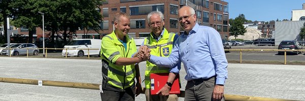 Neuer Interimsparkplatz an der Wiesenstraße Ove Jürgens, Firma Greve; Dirk Jürgensen, Fachdienst Tiefbau; Stefan Wesemann, IHK