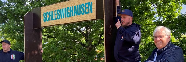 Eröffnung Schleswighausen 2025: Christian Sievers und Torben Hansen vom Jugendzentrum mit Stephan Dose