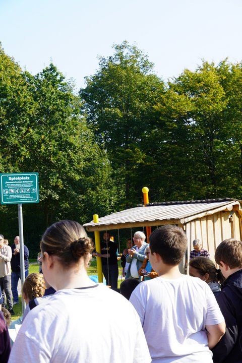 Stephan Dose bei Eröffnung des inklusiven Spielplatzes an der Dannewerkschule
