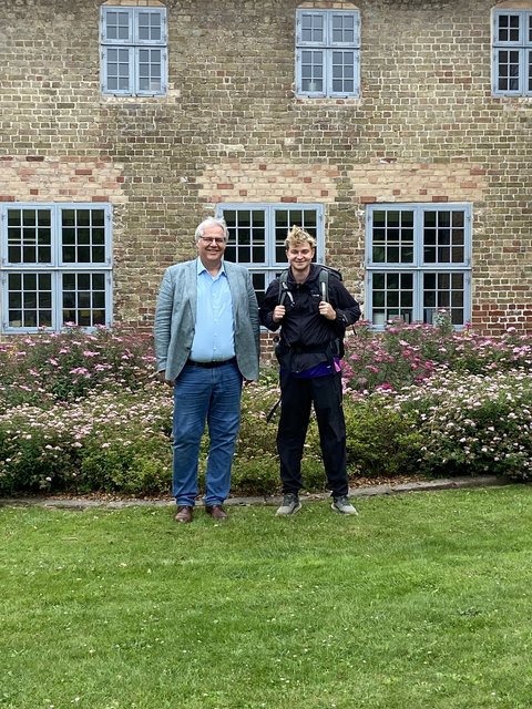 Stippvisite von JonStephan Dose und Jonas Moll in Schleswig: Lauf durch Deutschland für krebskranke Kinder und ihre Familien