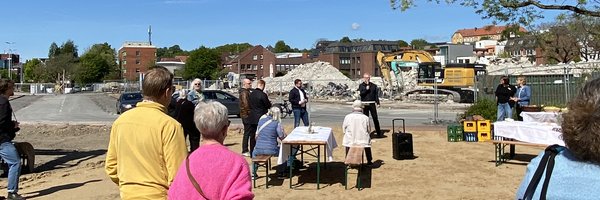 Jonas Kähler und Björn Sothen (BIG Städtbau) erläutern die Maßnahmen und Zeitabläufe der Innenstadtsanierung am Tag der Städtebauförderung