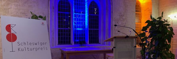 Gotischer Saal im Graukloster mit einem Aufsteller: Schleswiger Kulturpreis