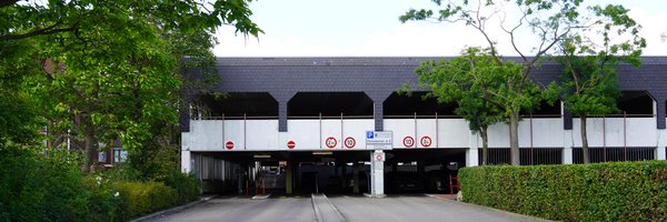 Ein- und Ausfahrt des Parkhauses auf der Seite der Königstraße neben dem ZOB