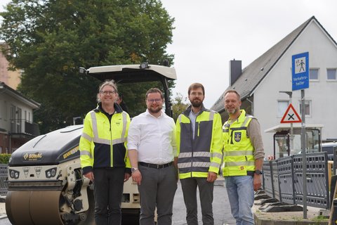 Sanierung Breslauer Straße - Kai Thomsen, SAW, Bürgermeister Jonas Kähler, Fabian Hundertmark und Torben Krüger, FD Tiefbau