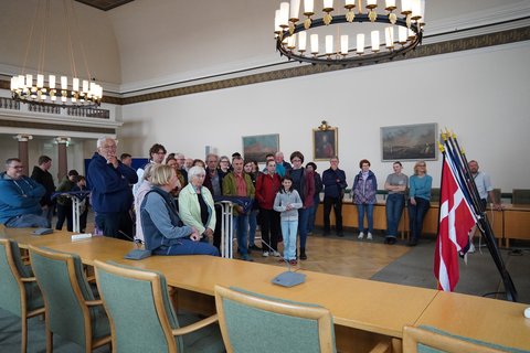 Kanutinnen und Kanuten des ASM Mantes und SKC Schleswig zu Besuch im Ständesaal