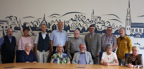 Gruppenfoto aller Kandidaten für die Wahl des Seniorenbeirats 2023