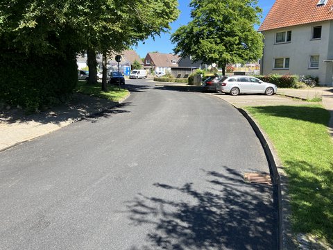 Neuer Asphalt auf der Memeler Straße