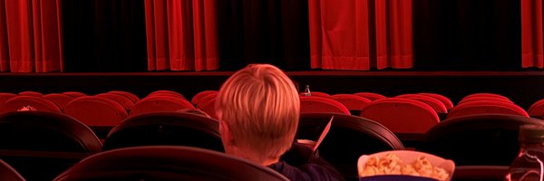 Kind im Kino bei der Abschlussparty des FerienLeseClubs