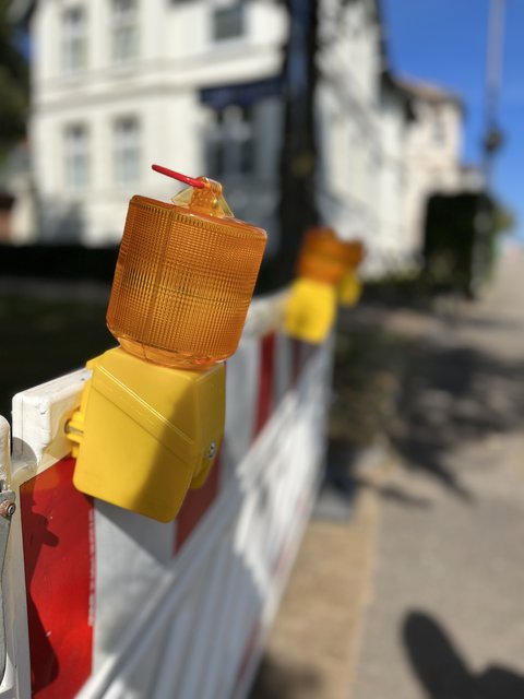 Bild zeigt ein Absperrbaken für eine Verkehrssperrung