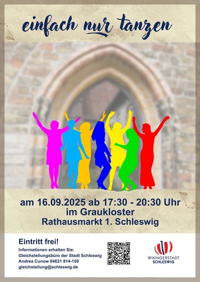 eine bunte Gruppe von Personen stehen im Fenster vom Graukloster