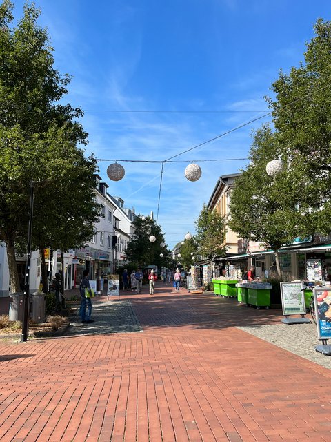 Schleswiger Ladenstraße mit Lampions