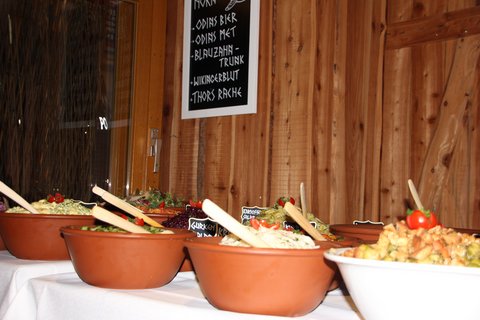 Bild zeigt Buffet anlässlich des Helfer*innenfest in der Wikingerschänke in Busdo