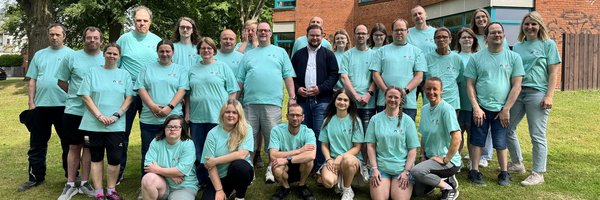 Bürgermeister Jonas Kähler verabschiedet 22 Sportler*innen der Schleswiger Werkstätten auf ihre Reise zu den Special Olympics Nationalen Spielen Saarland 2026 