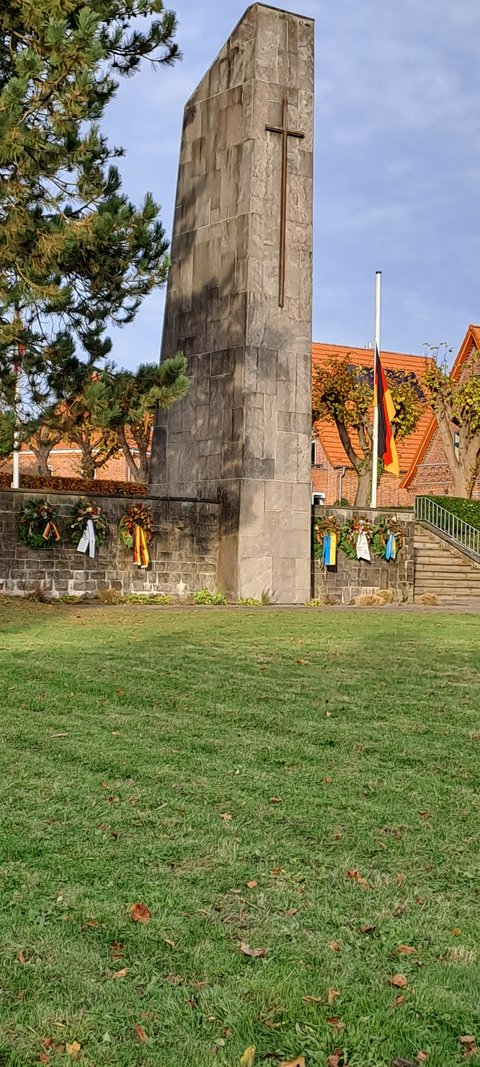 Ehrenmal im Rosengarten