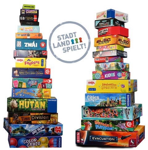 Zwei Türme aus Brettspielen 