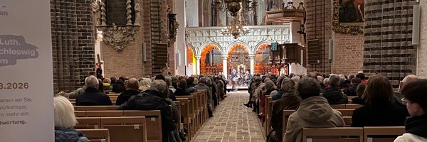 Blick auf den Altar im Dom zur musikalischen Lesung im Dom