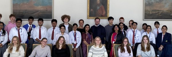 MINT-Schüleraustausch - Schüler*innen und Lehrer*innen der Domschule und einer indischen Schule mit Bürgermeister Jonas Kähler im Ständesaal