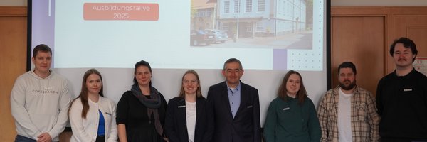 Von links nach rechts Arne Albertsen, Hannah Jürgens, Tahmani Carstensen, Julia Sell und Norbert Krüger (FD Personal), Lucie Schulz, Tjorben Weiß sowie Lasse Alexander.
