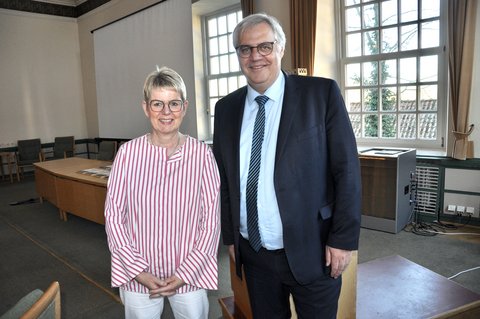 Bürgervorsteherin Susanne Roß und Stephan Dose im Ständesaal