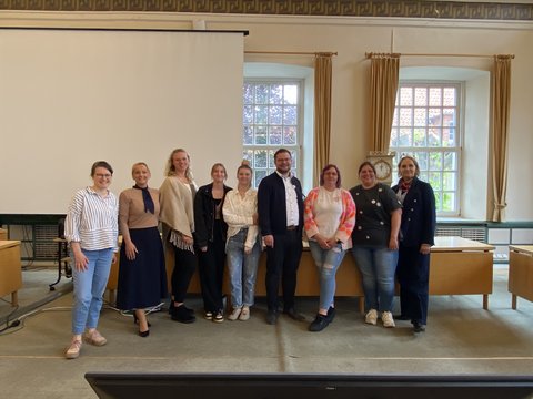 Jonas Kähler und Karen Suhling mit Sozialpädagogischen Assistentinnen des WBZ