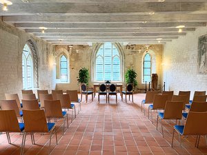 Foto des Gotischen Saals im Rathaus Stuhlreihen für die Gäste einer Trauung