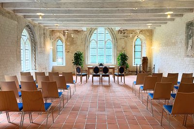 Foto des Gotischen Saals im Rathaus Stuhlreihen für die Gäste einer Trauung