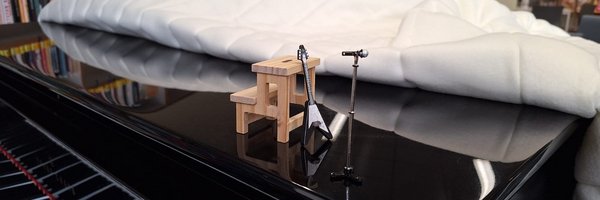 Klaviertasten und ein Mini-Schlagzeug in der Stadtbücherei