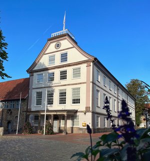 Foto zeigt das Rathaus der Stadt Schleswig