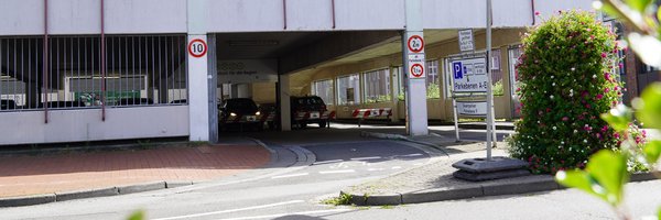 Einfahrt zum Parkhaus Schwarzer Weg, die im Zuge des Verkehrsversuches gesperrt wird.