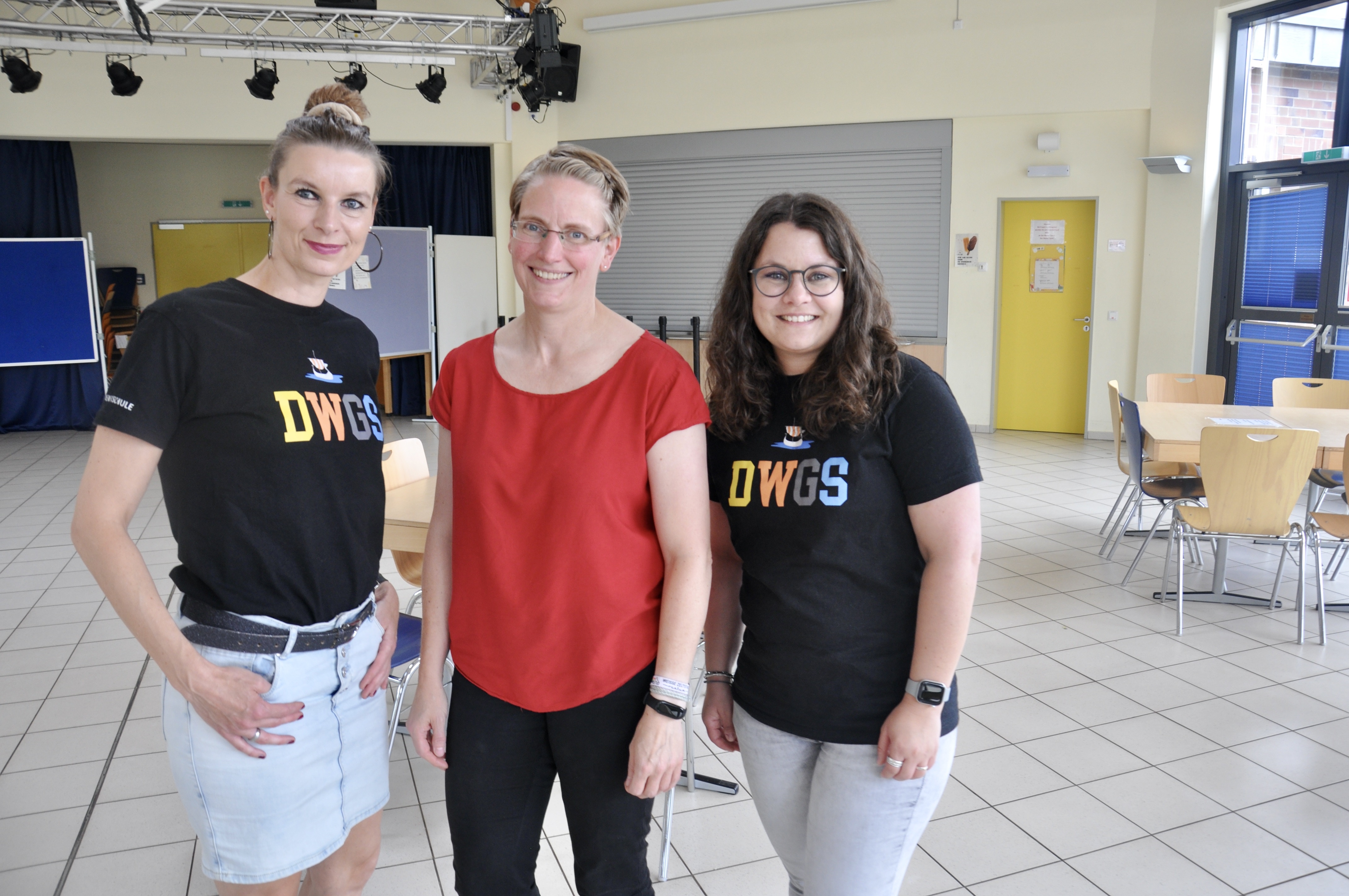 Jugendbeteiligungsprojekt „Zukunft aufgetischt“: Ann-Kristin Erdmann (Dannewerkschule) Kathrin Schäfer (Stadt Schleswig) und Jane Linnea Fetzer (Dannewerkschule) in der Mensa der Dannewerkschule